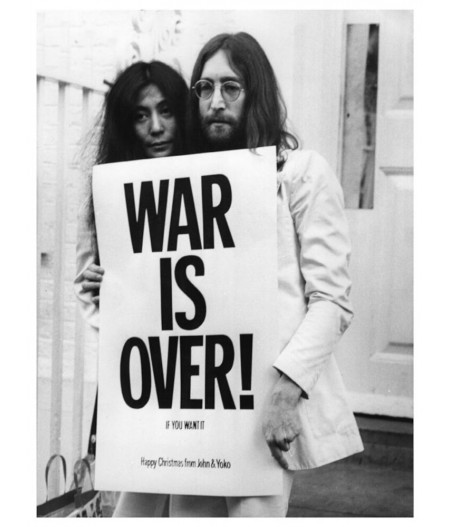 Tirage papier 40 x 60 cm PORTRAITS NB - John Lennon & Yoko - War is over  - Blue Shaker