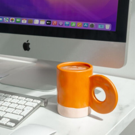 Mug en céramique orange - Helio Ferretti